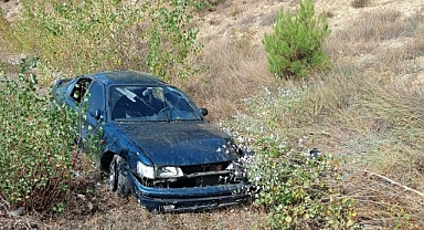 Yoldan çıkan otomobil şarampole uçtu: 3 yaralı
