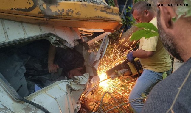 Freni boşalan mıcır yüklü kamyon, uçuruma yuvarlandı