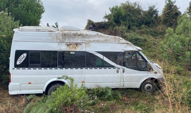 Karabük'te servis minibüsü şarampole yuvarlandı
