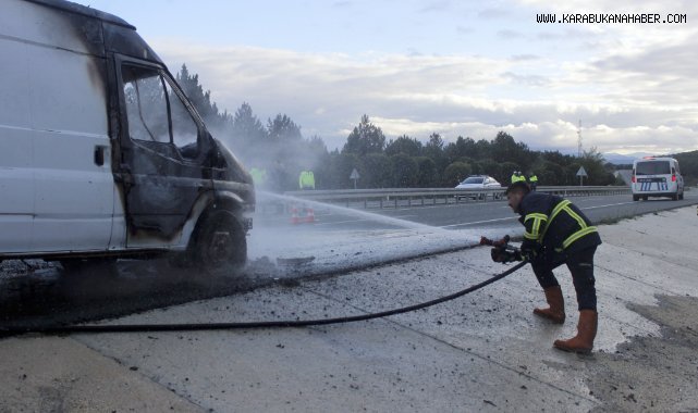 Kastamonu’da seyir halindeki kargo aracı yandı