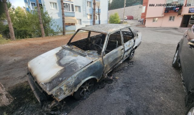 Park halindeki otomobil alev topuna döndü