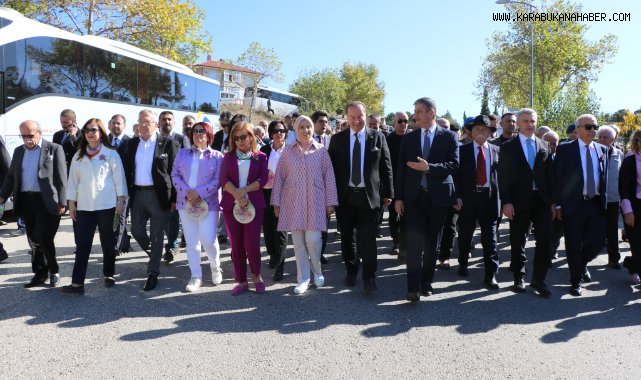 Safran Festivali kortej yürüyüşüyle başladı