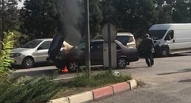 Seyir halindeki otomobili alev aldı, çabaları fayda etmedi