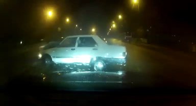 Kaza anı araç kamerasına yansıdı