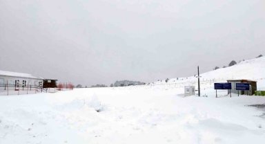 Keltepe Kayak Merkezinde kar kalınlığı 50 santimetreyi buldu