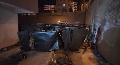 Kontrolden çıkan otomobil apartman bahçesine düştü: 1 yaralı