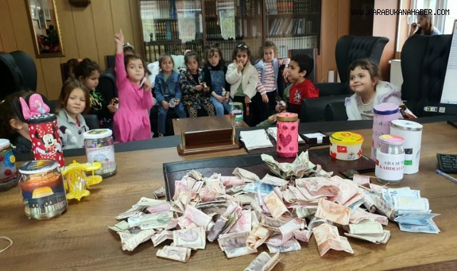 Miniklerden Filistin'deki Kardeşlerine Kumbara Desteği
