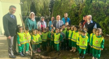 Çevre Dostu Miniklerden Fidan Dikme Etkinliği