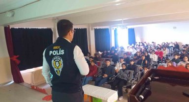 Karabük'te öğrenciler siber suçlara karşı bilgilendirildi