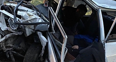 Kontrolden çıkan iki otomobil çarpıştı: 3 yaralı