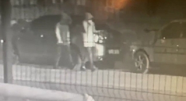 Karabük'te 2 çocuğun 20 aracı çizerek zarar verdiği anlar kameraya yansıdı