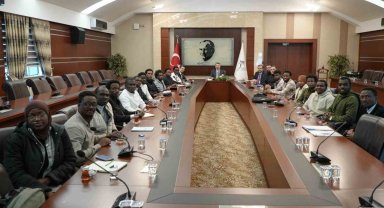 KBÜ Rektörü Kırışık Afrikalı öğrencilerle bir araya geldi