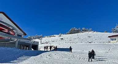 Keltepe Kayak Merkezi yılın ilk ziyaretçilerini ağırladı
