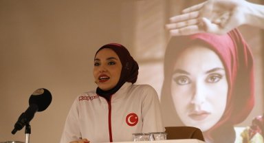Milli Tekvandocu Kübra Dağlı, KBÜ'de öğrencilerle buluştu