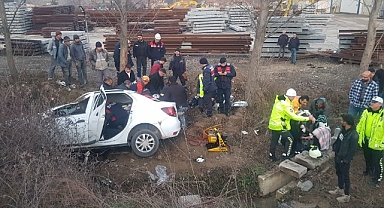 Otomobil şarampole uçtu: 1'i çocuk 4 yaralı
