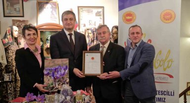 Safranbolu safranı tescil belgesi Vali Yavuz'a teslim edildi