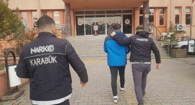 Uyuşturucu hap ve esrar ile yakalanan şüpheli adliyede