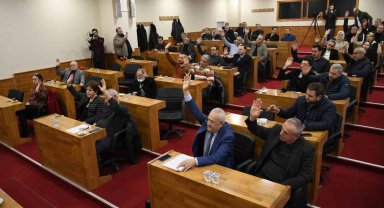 Vergili'nin emeklilere yönelik kararı AK Parti'nin desteğiyle kabul edildi