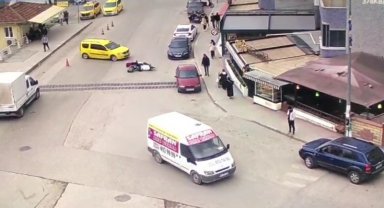 Taksiye çarpan motosikletin devrildi