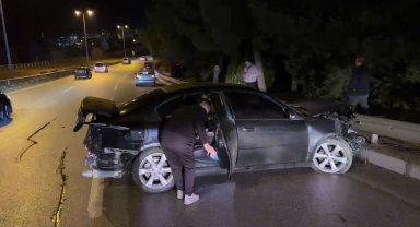 Bariyere çarpan otomobilin sürücüsü yaralandı