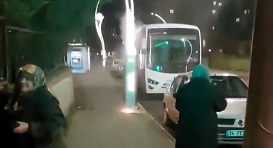 Elektrik direğinden çıkan kıvılcım paniğe neden oldu
