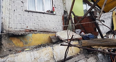 Heyelanda balkonu çöken ev boşaltıldı
