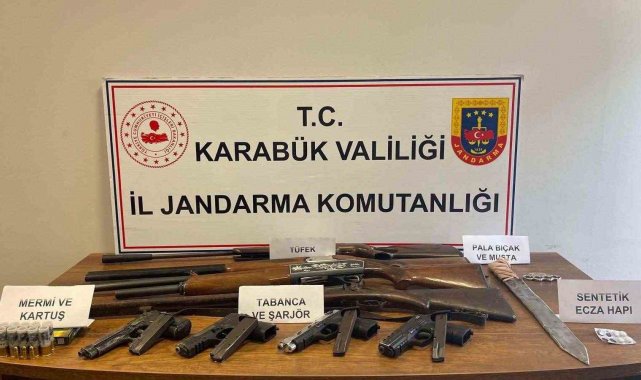 Karabük'te adli aramada çok sayıda silah ele geçirildi
