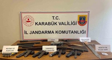 Karabük'te adli aramada çok sayıda silah ele geçirildi