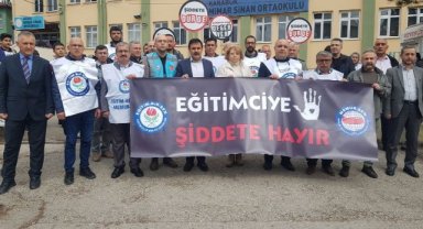Öğrenci velisi okul basıp öğretmeni ve bir öğrenciyi darp etti