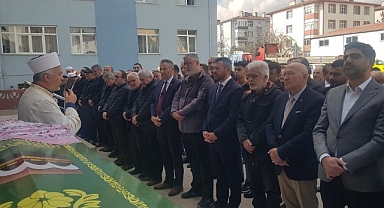 Site bahçesinin duvarından düşerek hayatını kaybeden kadın son yolculuğuna uğurlandı