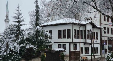 Tarihi kent Mart'ta beyaz örtüyle kaplandı