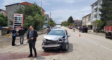 Karabük'te tır otomobille çarpıştı: 1 yaralı