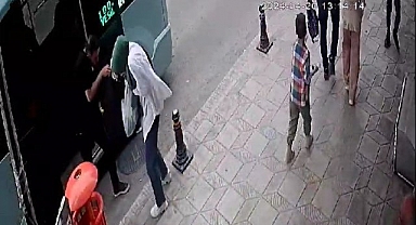 Minibüsten inenler neye uğradıklarını şaşırdı