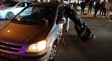 Otomobile çarpan motosikletin sürücüsü yaralandı