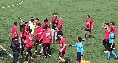 U18 Türkiye Şampiyonası'nda futbolcular arasında tartışma