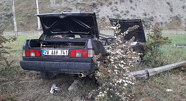 Direğe çarpan otomobil hurdaya döndü, sürücü ağır yaralandı