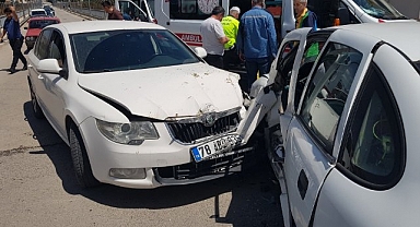 Karabük'te iki otomobil çarpıştı: 4 yaralı