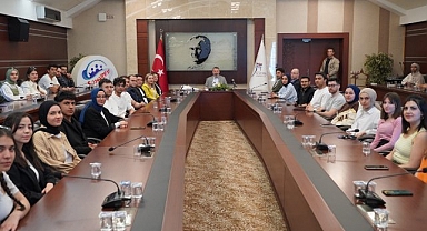 KBÜ'DE Hemşireler Haftası'nda Hemşirelik Bölümü öğrencilerine tohum hediye edildi