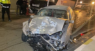 Otomobil karşı şeride geçip yolcu otobüsü ile çarpıştı: 2 yaralı