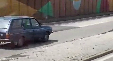 Ters yönde giden otomobil kamerada