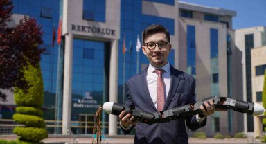 Yaptığı yılan robotla depremde mahsur kalanlar kurtarılabilecek