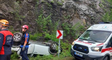 Yoldan çıkan otomobil takla attı: 2 yaralı