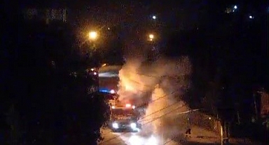 Husumetlisinin motosikletini yaktı