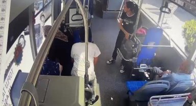 Otobüs şoförü ile vatandaşın kavgası kamerada