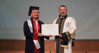 Özbekistanlı Fatkhiddinov fakülteyi birincilikle bitirdi