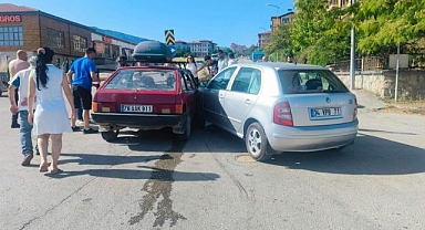 Safranbolu'da iki otomobil çarpıştı: 1 yaralı