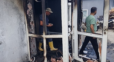 Elektrik panosundan çıkan yangın eve sıçramadan söndürüldü