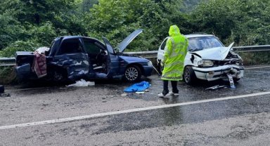İki otomobilin çarpıştığı kazada 3 kişi yaralandı