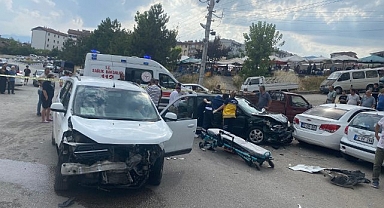 Karabük'te 3 aracın karıştığı kaza: 5 kişi yaralandı