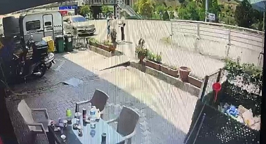 Silahlı saldırıdan saniyelerle kurtuldu